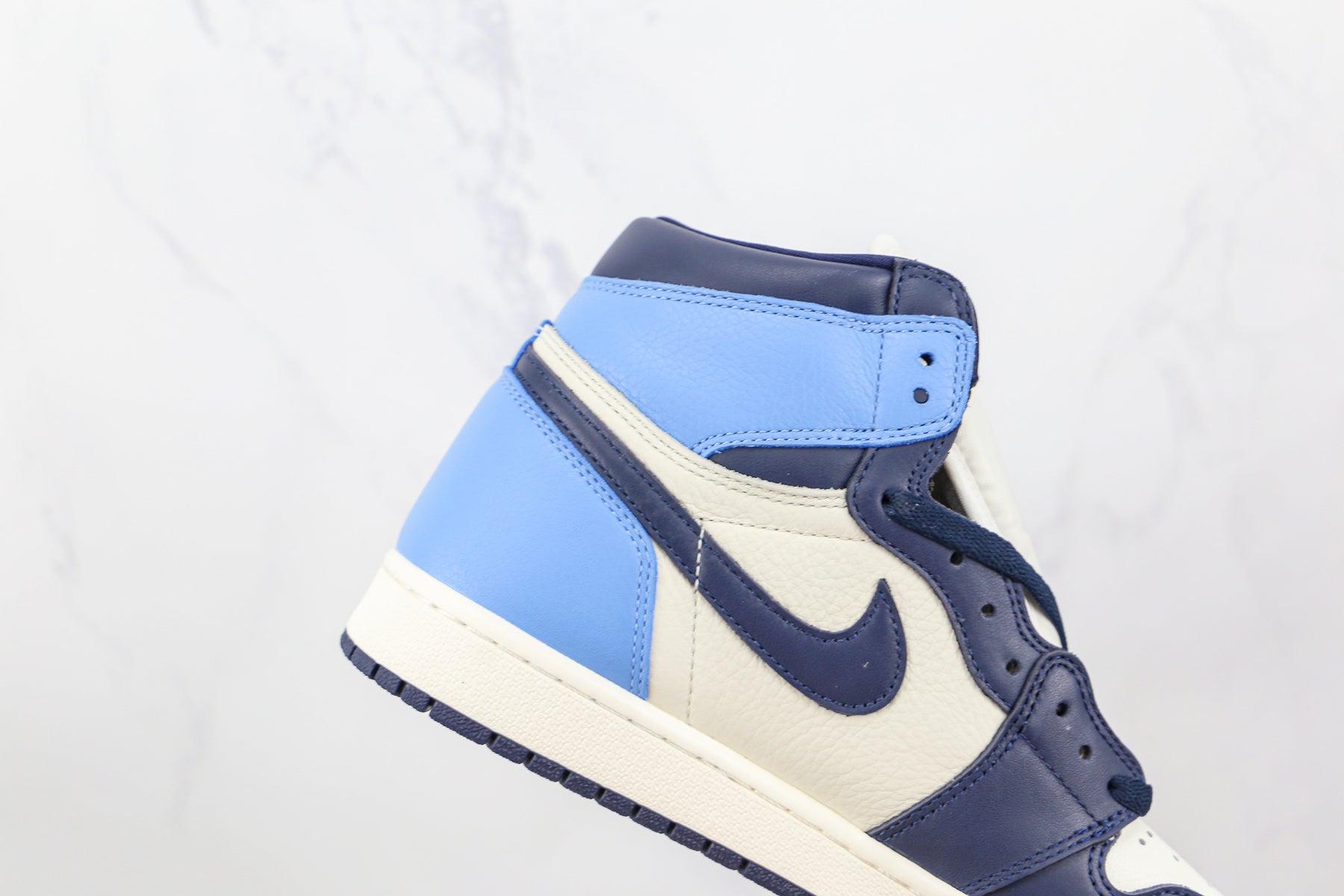 Nike Jordan 1 Retro High Obsidian UNC