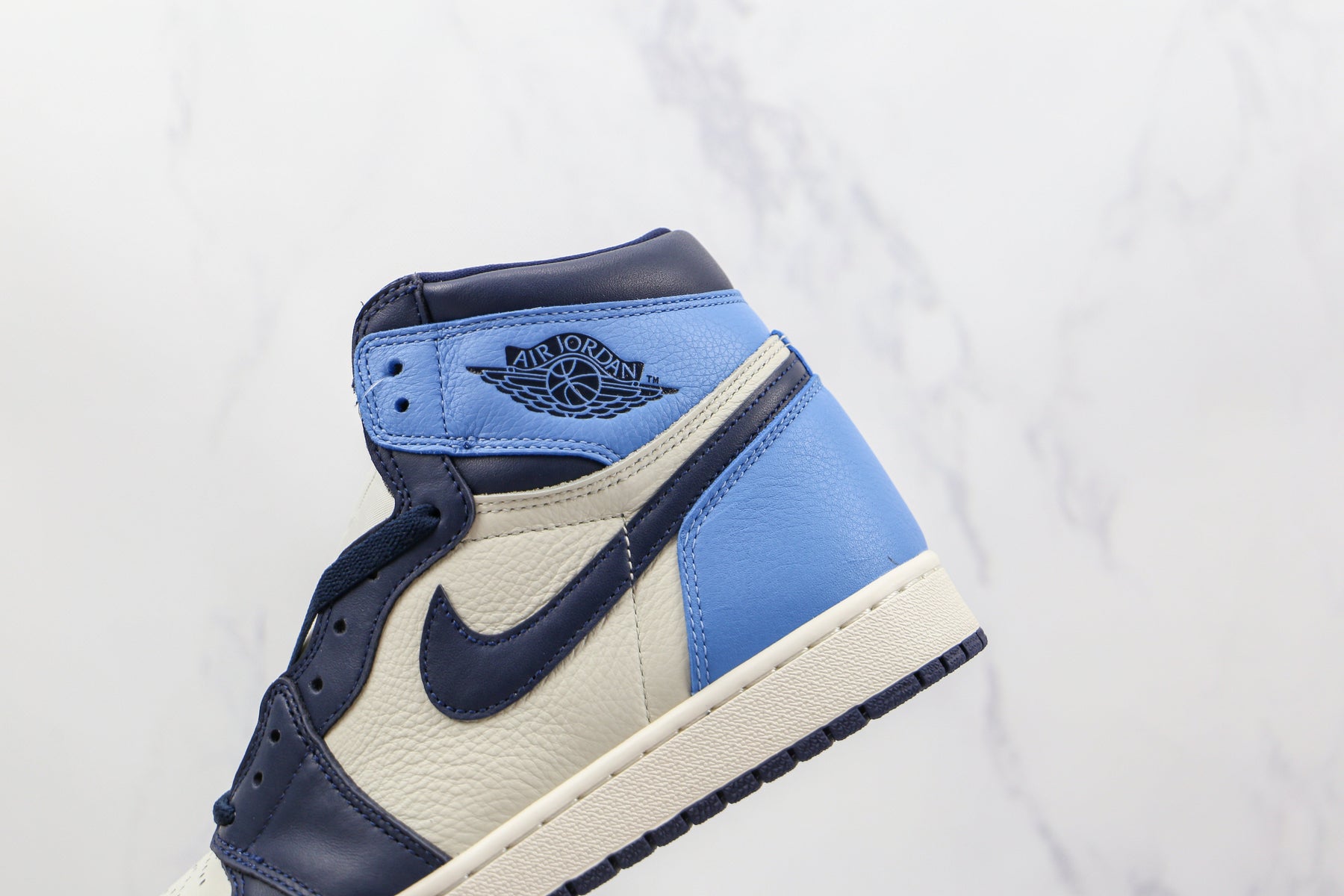 Nike Jordan 1 Retro High Obsidian UNC