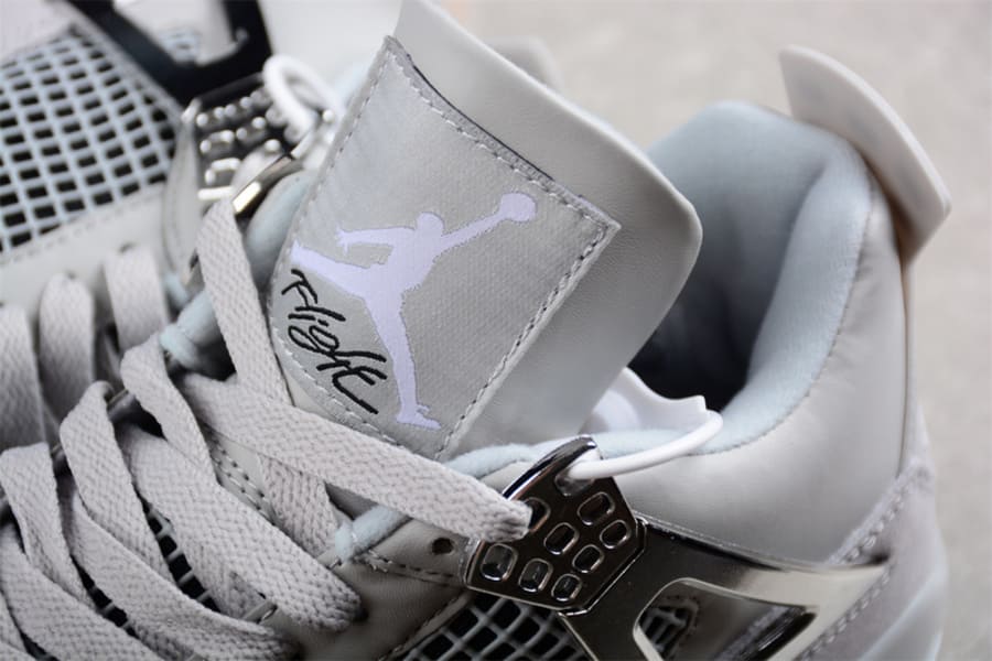 Air Jordan 4 Frozen Moments